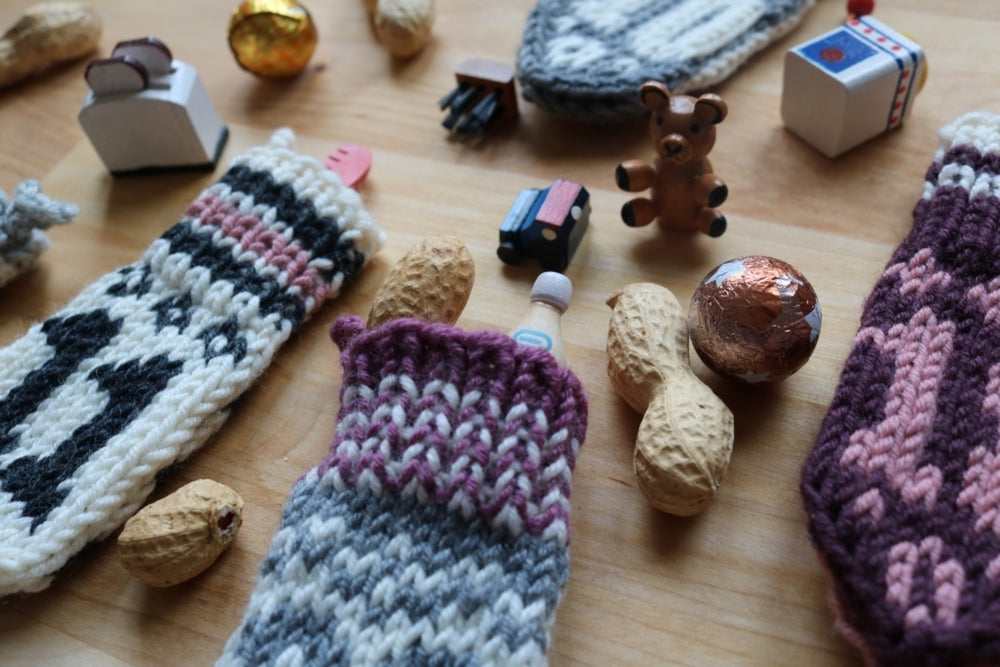 24 kleine Strickfreuden - ein besonderer Adventskalender